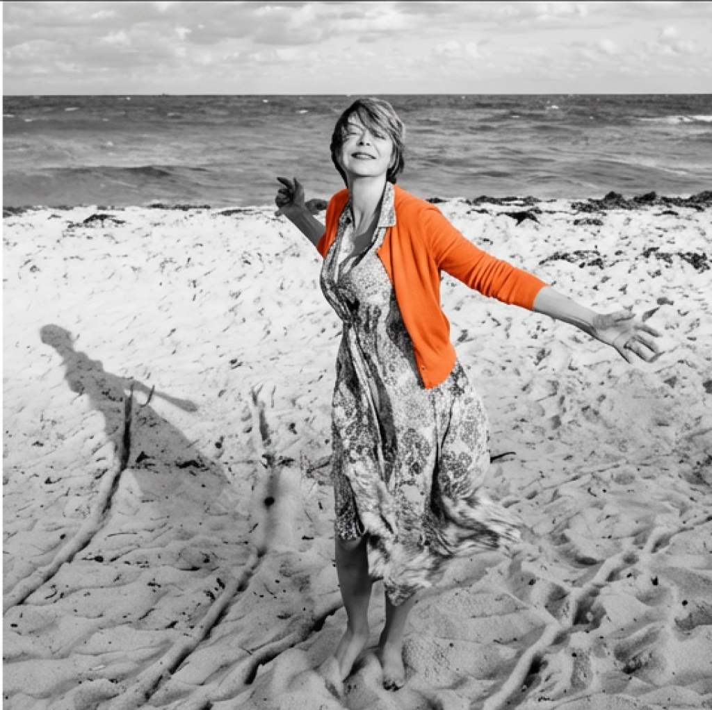 Julie Kerr — arms wide open on the beach, free